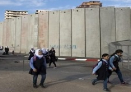 مستوطنون يعتدون على تلاميذ فلسطينيين جنوب الخليل