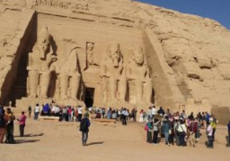 معبد أبوسمبل يستقبل ألف سائح عقب تحسن الأحوال الجوية
