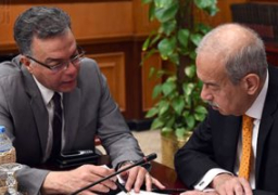 صور.. رئيس الوزراء يوجه بمراجعة إجراءات الأمان على خطوط السكة الحديد