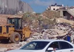 الاحتلال يهدم منشآت تجارية ويجرف أراضي فلسطينية في القدس