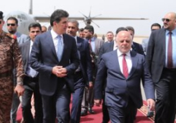 العبادى يصل كردستان لأول مرة منذ الاستفتاء ورئيس حكومة الإقليم يستقبله