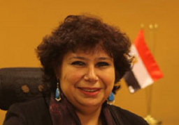 وزيرة الثقافة تتسلم “ميوزيك أوورد” وتعزف علة آلة “الفلوت”