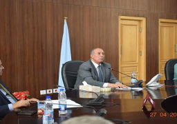 عبد الله يستعرض “بنك الطعام” بالمدارس أمام “صحة النواب”