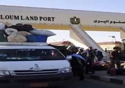 عودة 255 مصريا وسفر 858 شخصا عبر منفذ السلوم