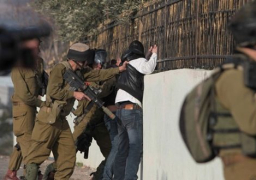 قوات الاحتلال تعتقل 17 فلسطينيا فى الضفة الغربية