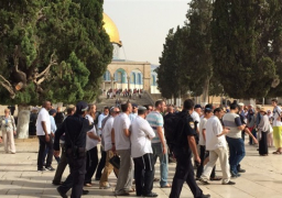 أكثر من 100 مستوطن يقتحمون الأقصى بحراسة الاحتلال