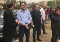 وزير الإسكان يتابع أعمال شفط مياه الأمطار من شوارع القاهرة الجديدة
