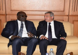 وزير الرياضة يبحث إقامة أكاديمية دولية لكرة اليد