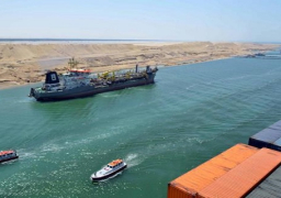 52 سفينة تعبر قناة السويس بحمولات 3.7 مليون طن