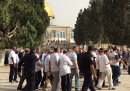 عشرات المستوطنين اليهود يقتحمون الأقصى وسط حراسة الشرطة الإسرائيلية