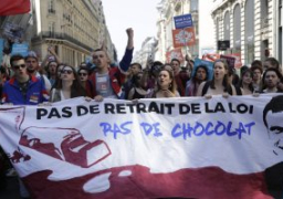 الآلاف يتظاهرون في وسط باريس رفضا لاصلاحات ماكرون