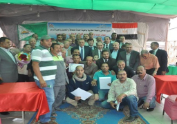 الدالي يكرم عمال النظافة تقديراً لمجهوداتهم