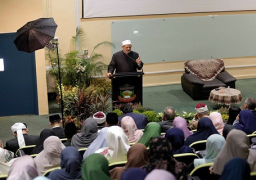 الطيب يزور مدرسة الجنيد الإسلامية ويلتقي بخريجي الأزهر في سنغافورة