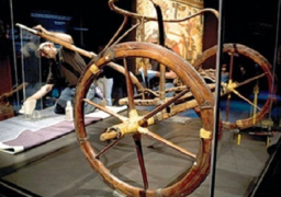 احتفالية بنقل العجلة الحربية الأخيرة لتوت عنخ آمون من القلعة للمتحف الكبير