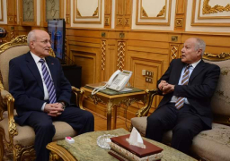 العصار وأبوالغيط يبحثان سبل تعزيز التعاون الصناعى مع الدول العربية