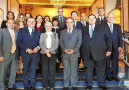 “المركزي” يدرس تجربة السويد في التحول إلى مجتمع غير نقدي