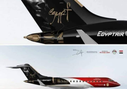 شاب يبدع فى تصميم لطائرة المنتخب بنقوش و صور فرعونية