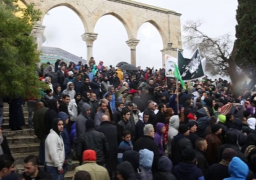 عشرات الفلسطينيين يتوافدون إلى الأقصى للتصدي لدعوات المستوطنين الإسرائيليين باقتحام المسجد
