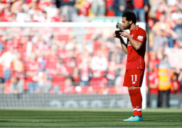 بالفيديو :محمد صلاح يتسلم الحذاء الذهبي الإنجليزي في أجواء أسطورية بالإنفيلد