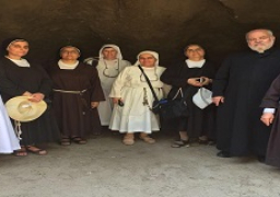 فرنسيسكانيات الاراضي المقدسة والعراق يزورون مغارة العائلة المقدسة بالمطرية القاهرة ١٨ يونيو ٢٠١٨