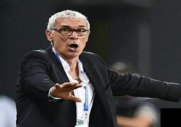 اجتماع فني لهيكتور كوبر مع لاعبي المنتخب