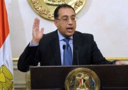 رئيس الوزراء يلتقى محافظ البنك المركزى ووزيرى الصحة والطيران