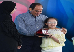 السيسي: مصر لم ولن تنسى أبناء وبنات شهداء الوطن أو مصابيها