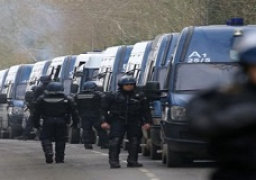 الشرطة الفرنسية تخلي آخر مخيمين للمهاجرين في شمال باريس