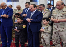الرئيس السيسي يؤدي صلاة عيد الفطر المبارك بمسجد المشير طنطاوي