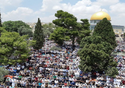 ربع مليون مصل يؤدون صلاة الجمعة الثالثة من رمضان بالمسجد الأقصى