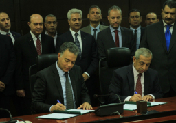 عرفات ومميش يوقعان خطة الموانئ المصرية الجديدة
