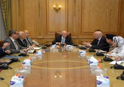 العصار يلتقى إحدى الشركات الهولندية لتطوير الصوب الزراعية