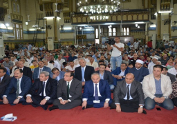 محافظ الدقهلية يؤدى صلاة عيد الفطر بمسجد النصر بالمنصورة