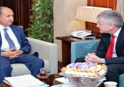 وزير التجارة والصناعة يبحث مع سفير ألمانيا بالقاهرة تعزيز العلاقات التجارية والإستثمارية بين البلدين