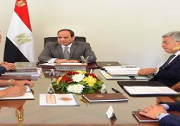 الرئيس عبد الفتاح السيسي يناقش مع عددا من المسئولين تطوير شبكة النقل فى مصر