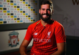 مفاجأة في ليفربول بسبب أغلى حارس في التاريخ