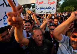 احتجاجات العراق تطيح وزير الكهرباء