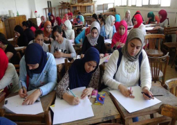 طلاب الثانوية العامة يبدأون امتحان الديناميكا والاقتصاد لادور الثانى
