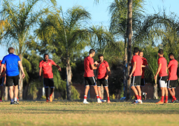 الأهلي بالزي الأحمر غداً أمام “تاونشيب”