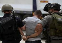 الإحتلال يعتقل 13 فلسطينياً من الضفة الغربية