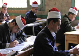 طلاب القسم الأدبى بالثانوية الأزهرية يؤدون اليوم امتحان مادة الفلسفة والمنطق