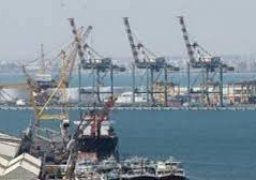 التحالف العربي يعلن  ان الحوثيين يعرقلون حركة الملاحة البحرية بميناء الحديدة باليمن