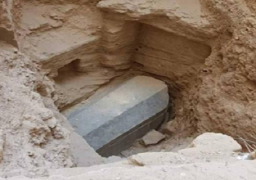 بدء فتح غطاء أضخم تابوت عثر عليه اكتشف بالاسكندرية