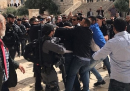 حراس الأقصى يتصدون لاعتداء شرطة الاحتلال على منطقة باب الرحمة