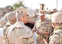 وزير الدفاع يتفقد القوات بشمال سيناء ويشيد بالروح القتالية لأبطال الجيش والشرطة