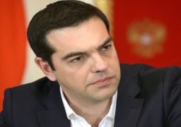 رئيس الوزراء اليوناني يدعو لاجتماع طارئ لمناقشة حرائق الغابات