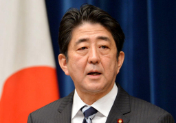 رئيس وزراء اليابان يزور المناطق المتضررة من السيول غربي البلاد