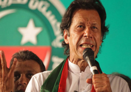 عمران خان يفوز في الانتخابات الباكستانية لكن دون غالبية مطلقة