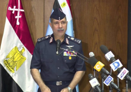 وزير الطيران يتفقد مطار القاهرة عقب عودته من جولة بمطار أسيوط الدولي