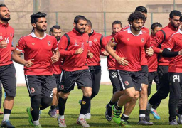 8 لاعبين بالأهلي يؤدون تدريباتهم على ملعب التتش